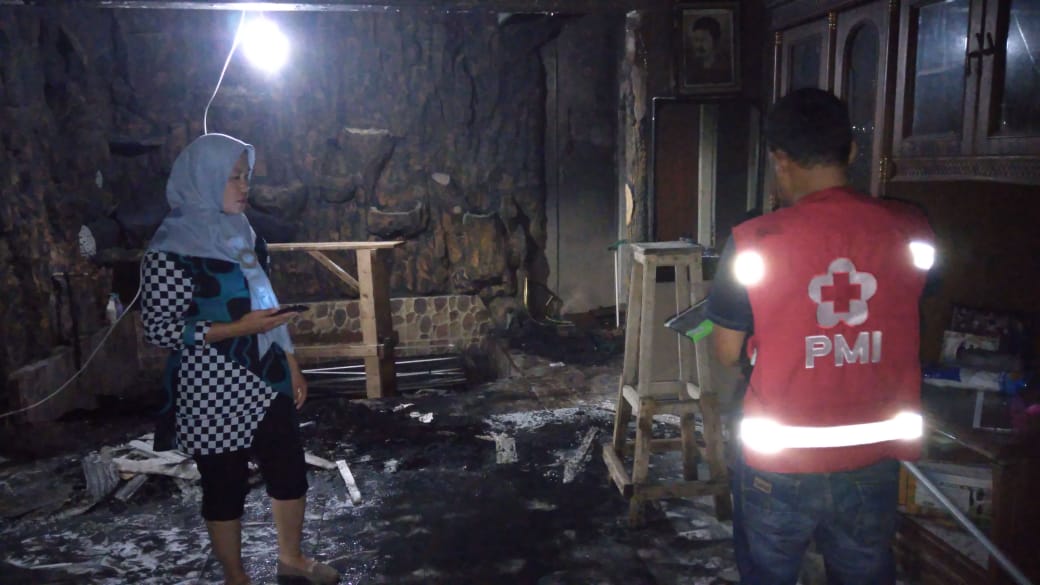 PMI Bantu Korban Kebakaran